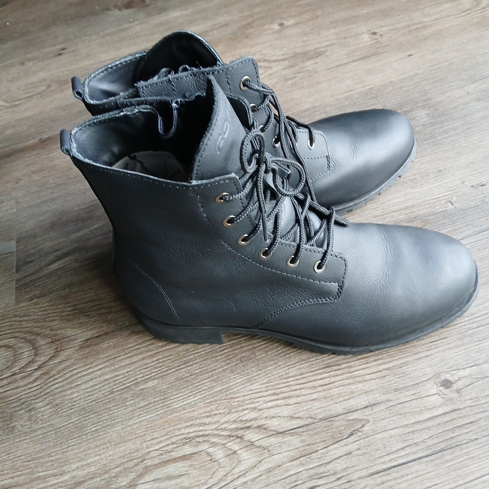 FORMA CRYSTAL DRY Black Leather Moto Boots - Picture 4 of 7